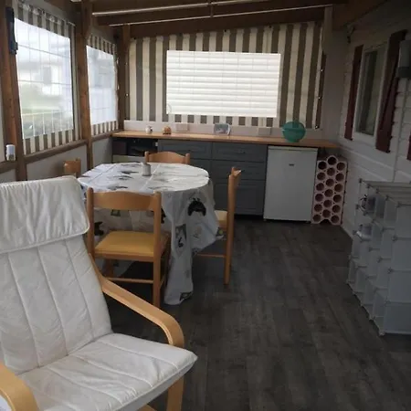 Mobile Home, Apremon Κάμπινγκ *