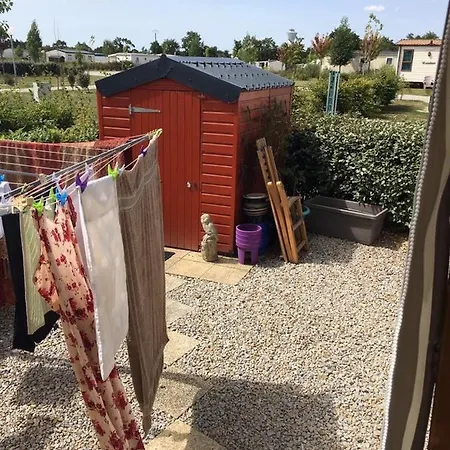 Κάμπινγκ Mobile Home, Apremon